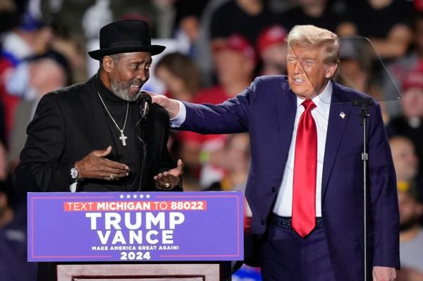 Former President Do<em></em>nald Trump invited Thomas Hearns to the stage during a 2024 campaign event in Detroit.