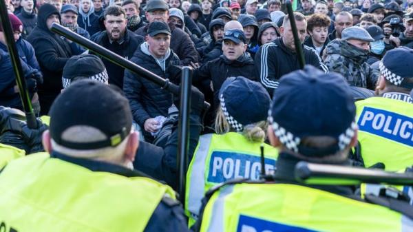 Counter-protesters clash with police in Parliament Square in central London, during pro-Palestinian protest march which is taking place from Hyde Park to the US embassy in Vauxhall. Picture date: Saturday November 11, 2023.