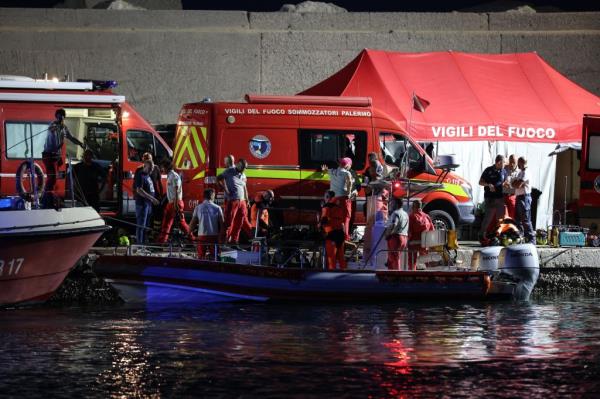 Rescue workers and divers from the Italian fire brigade co<em></em>nducting a search operation for missing people from the Bayesian shipwreck in Porticello, Sicily, Italy, on August 20, 2024.