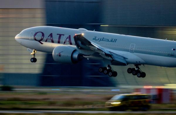 An Australian couple claimed that a woman died next to them on a Qatar Airways flight from Doha, Qatar to Sydney.