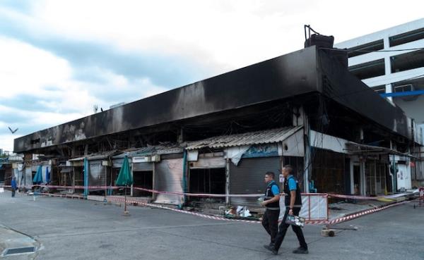 Bangkok Pet Market Catches Fire. Kills Hundreds Of Animals