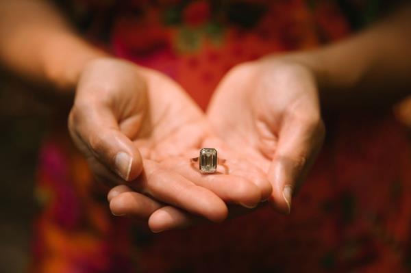 Lauren Boc's right-hand wedding ring.