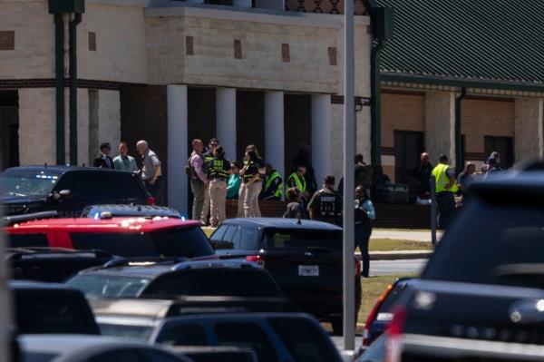 Law enforcement and first respo<em></em>nders respond to Apalachee High School in Winder, Georgia, on September 4, 2024. 