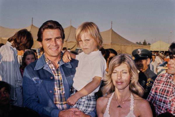 James Brolin with Josh Brolin and Jane Cameron Agee in 1972