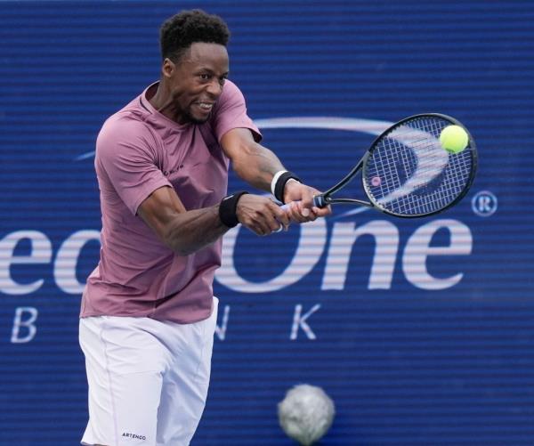 Gael Mo<em></em>nfils defeated Carlos Alcaraz 4-6, 7-6, 6-4 at the Cincinnati Open.