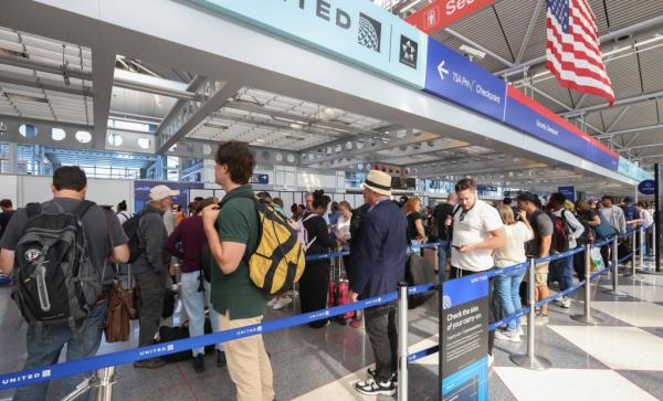 Travelers stand in a security line at O'Hare Internatio<em></em>nal Airport 