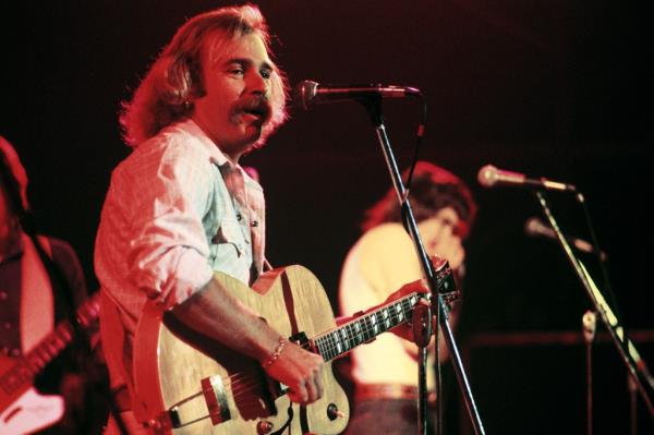 Buffett was on stage performing with The Coral Reefer Band at The Omni Coliseum on September 4, 1976, in Atlanta, Georgia.</p>

<p>　　