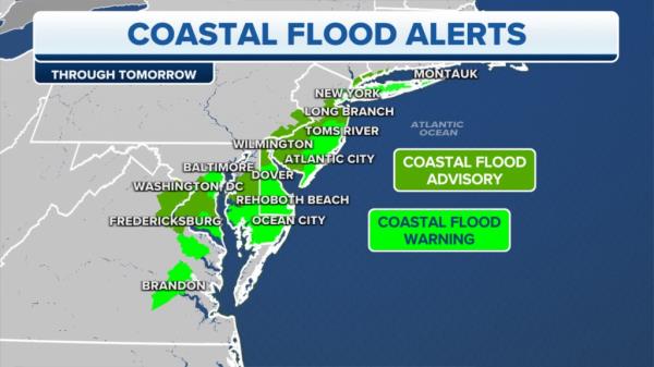 Weather graphic shows coastal flood a<em></em>lerts along East Coast.