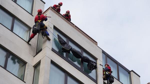 Activists from Fossil Free Lo<em></em>ndon scale the front of the InterCo<em></em>ntinental in central London, to unfurl a banner as they demo<em></em>nstrate ahead of the Energy Intelligence Forum, a gathering between Shell, Total, Equinor, Saudi Aramco, and other oil giants. Picture date: Tuesday October 17, 2023.