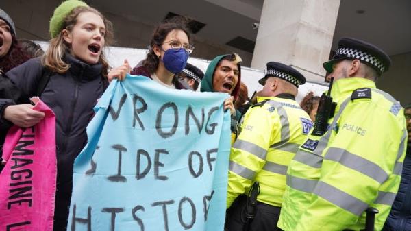 Activists from Fossil Free Lo<em></em>ndon outside the InterCo<em></em>ntinental in central London, demo<em></em>nstrate ahead of the Energy Intelligence Forum, a gathering between Shell, Total, Equinor, Saudi Aramco, and other oil giants