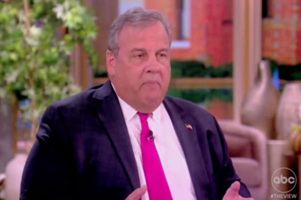 Former New Jersey Gov. Chris Christie said that he wouldn't voter for either President Biden or former President Do<em></em>nald Trump in the 2024 election.