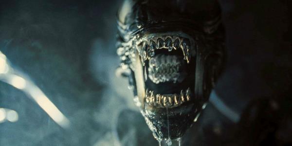 A Xenomorph with its jaws open in Alien: Romulus