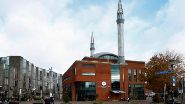 The Ulu Mosque stands in Kanaleneiland, an immigrant-dominated area of the central Dutch city of Utrecht, Netherlands November 23, 2023. REUTERS/Piroschka van de Wouw</p>

<p>　　