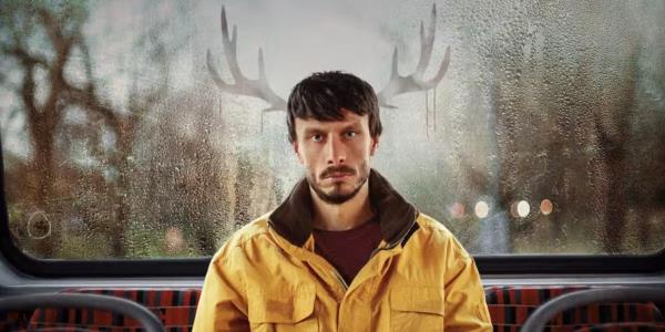 Richard Gadd wearing a yellow jacket in Netflix's Baby Reindeer.