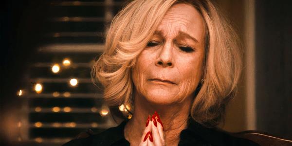 Jamie Lee Curtis as Do<em></em>nna praying and looking distressed in The Bear season 2 episode fishes